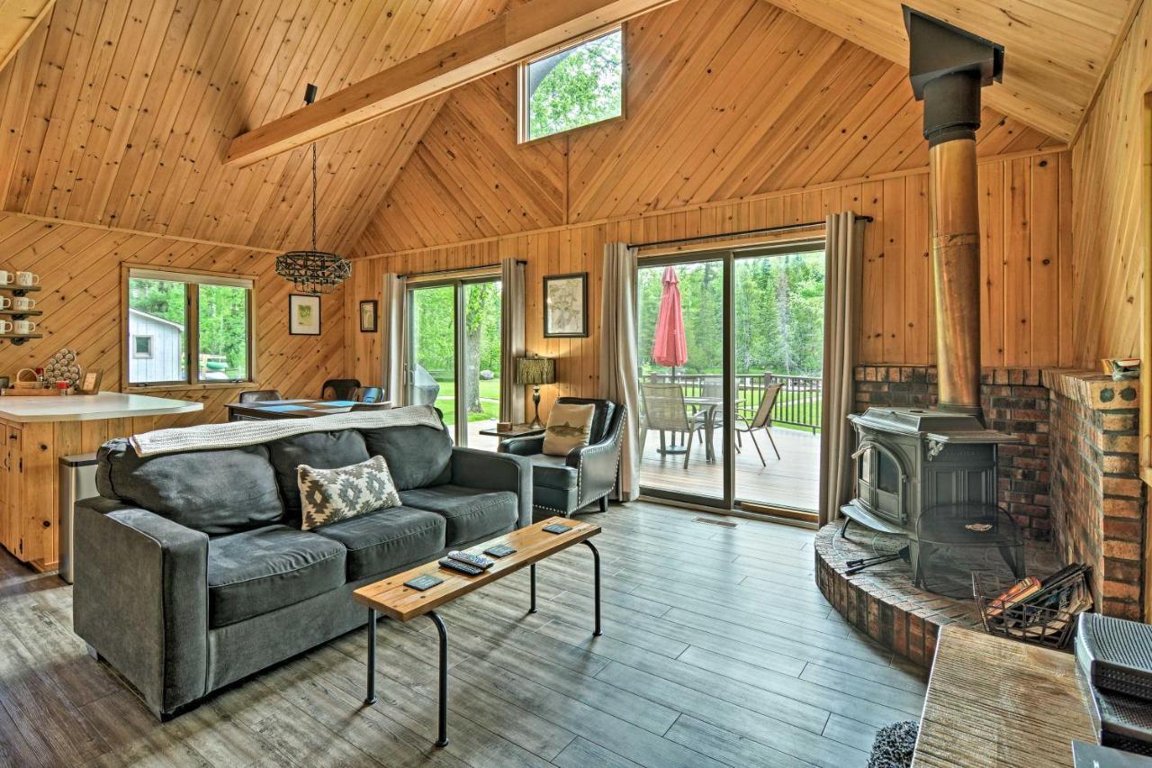 Riverfront Traverse City Cabin Fish, Kayak And Tube エクステリア 写真