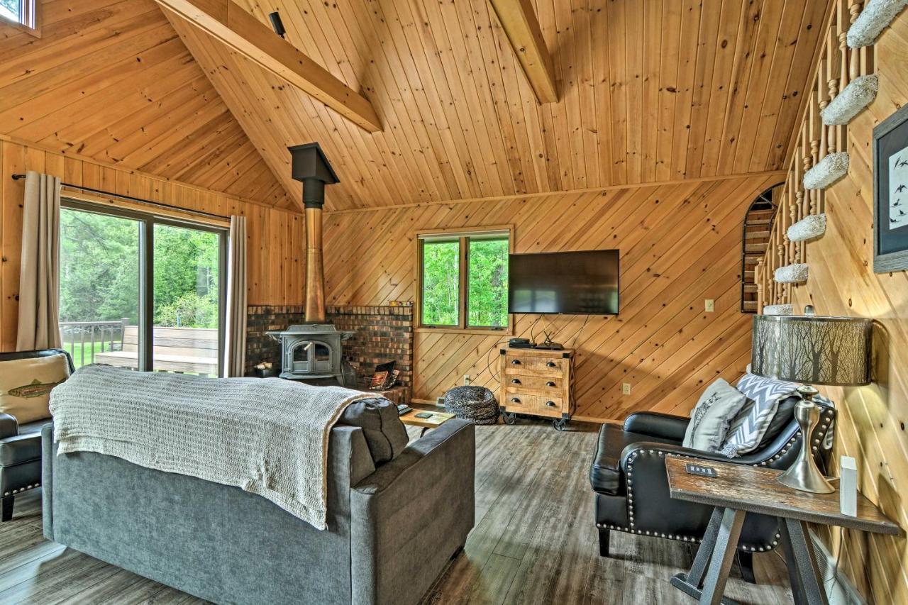 Riverfront Traverse City Cabin Fish, Kayak And Tube エクステリア 写真