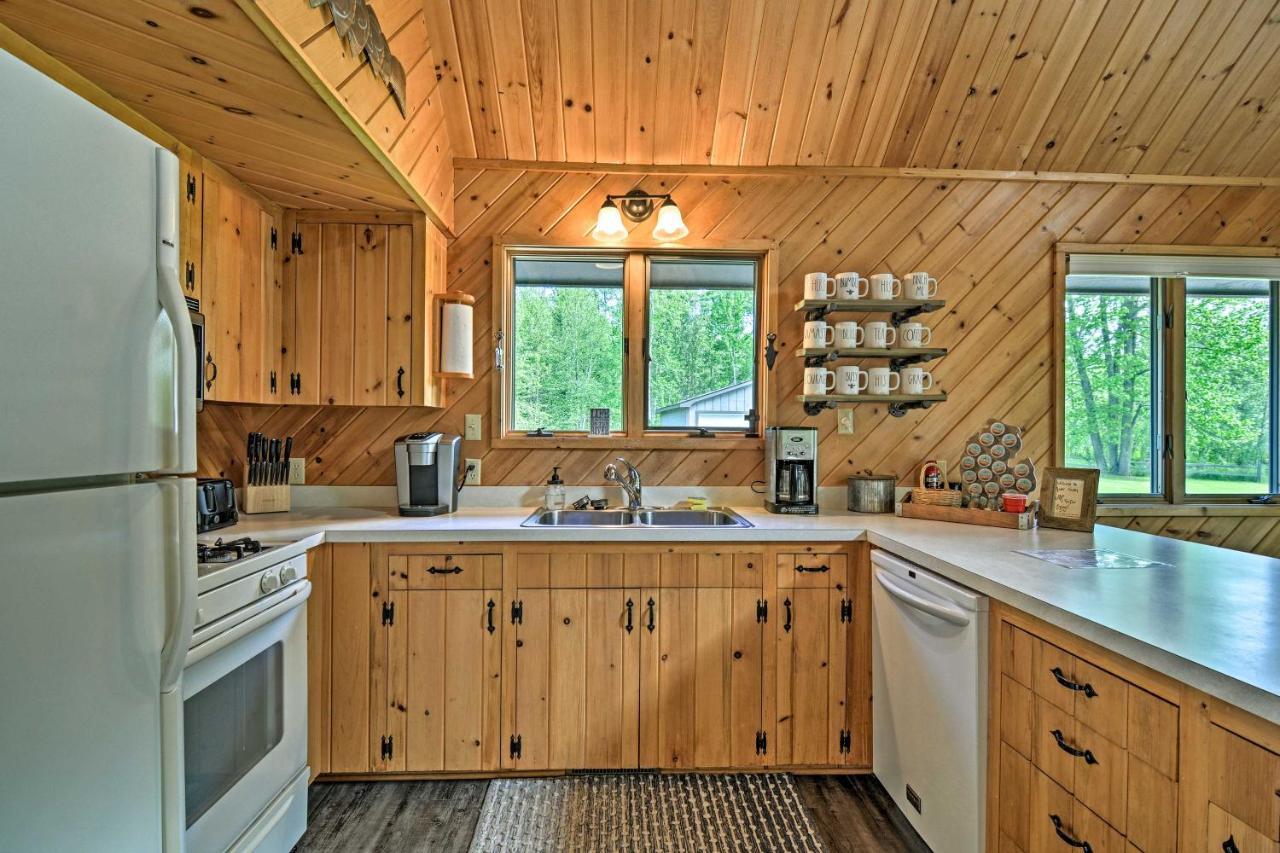 Riverfront Traverse City Cabin Fish, Kayak And Tube エクステリア 写真