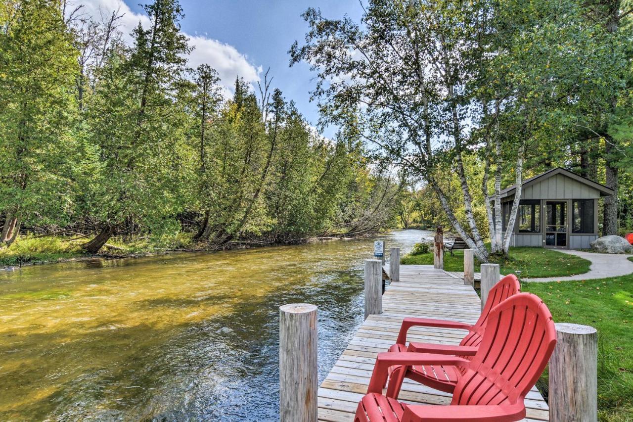 Riverfront Traverse City Cabin Fish, Kayak And Tube エクステリア 写真