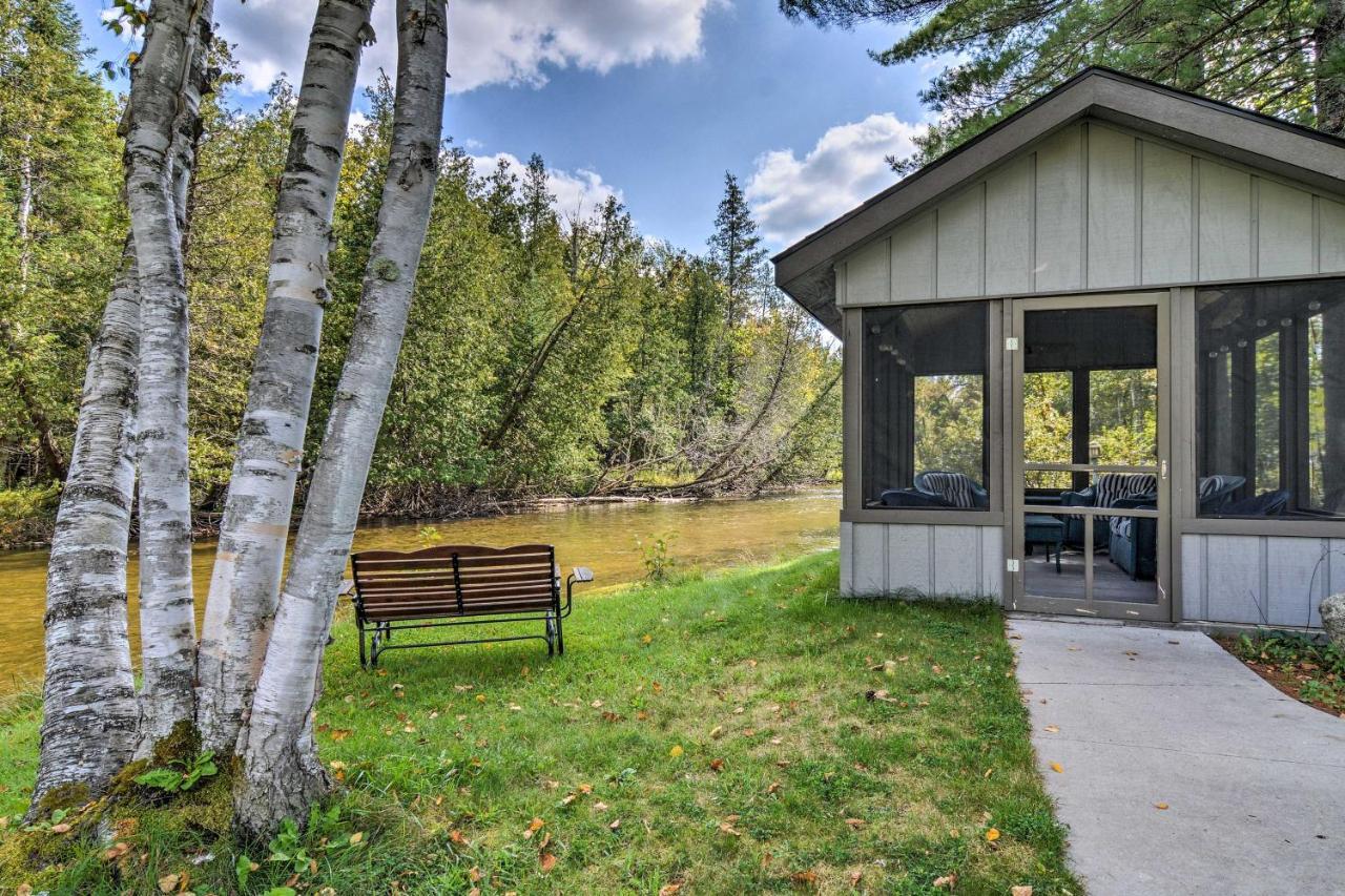 Riverfront Traverse City Cabin Fish, Kayak And Tube エクステリア 写真