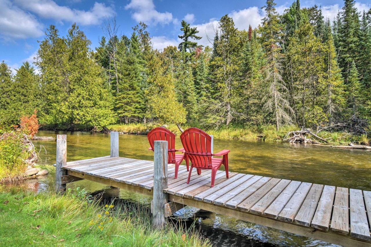 Riverfront Traverse City Cabin Fish, Kayak And Tube エクステリア 写真