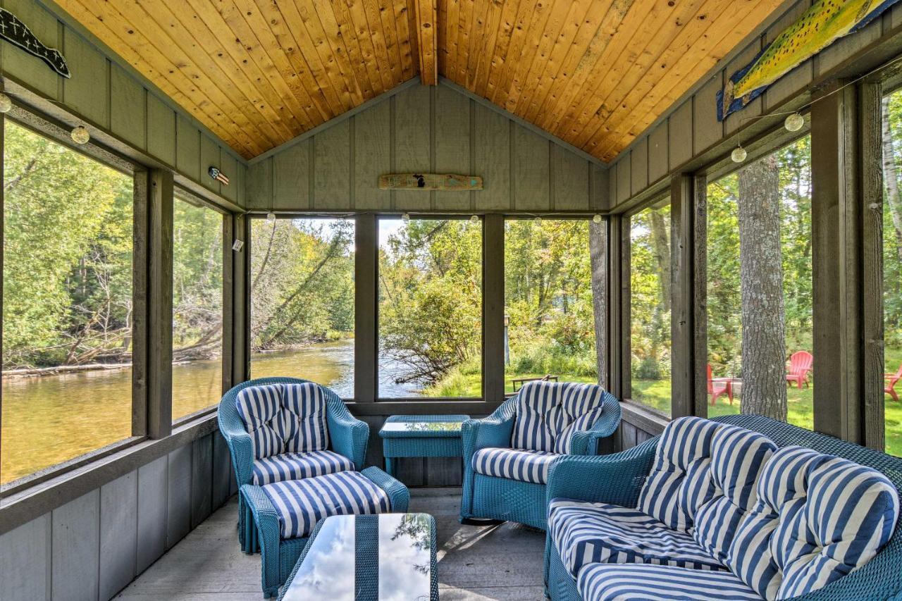 Riverfront Traverse City Cabin Fish, Kayak And Tube エクステリア 写真